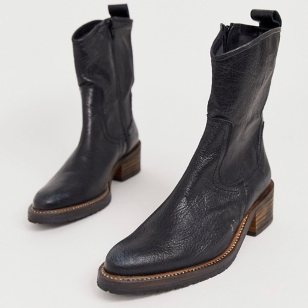 NEW $248 Free People
Lynden Ankle Boot
Black 11